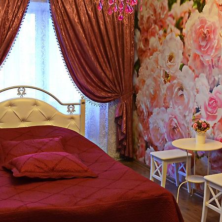 Roses Apartment In The City Center Tschernihiw Exterior foto