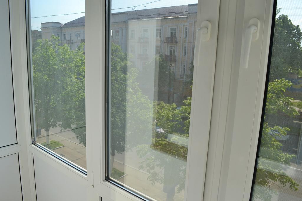 Roses Apartment In The City Center Tschernihiw Exterior foto